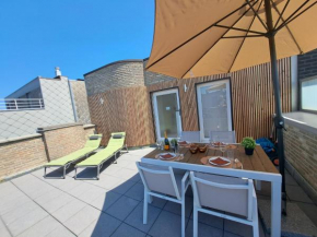 Duplex met zonnig terras aan haven en zee